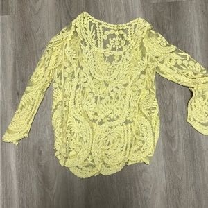 Beautiful lace yellow top, small